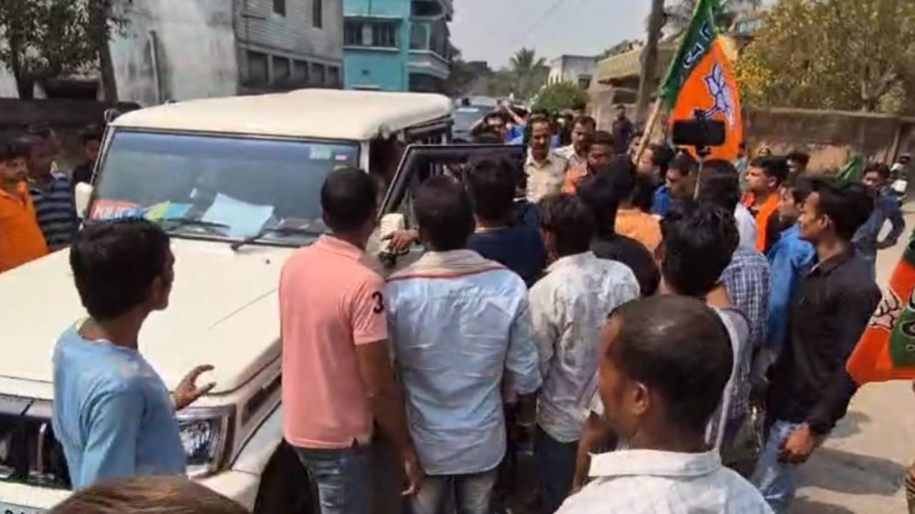 ​परिवर्तन यात्रा के दौरान बाराबनी में तनाव, भाजपा ने टीएमसी कार्यकर्ताओं पर मारपीट का लगाया आरोप