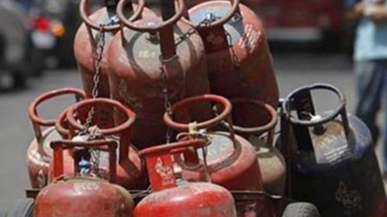 ​ईरान जंग के बीच घरेलू सिलेंडर हुआ मंहगा, बुकिंग नियमों में हुआ बदलाव