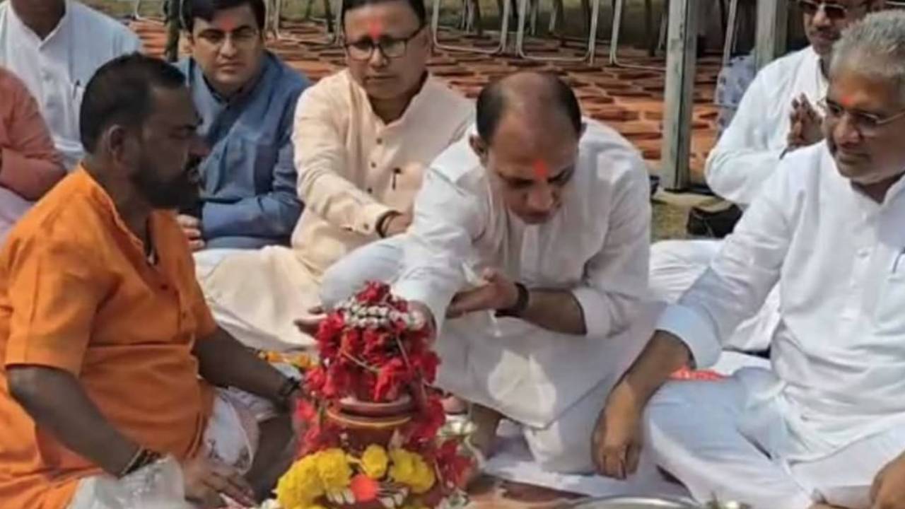 ​ब्रिगेड की रणभूमि सजाने में जुटी भाजपा, पीएम मोदी की रैली से पहले विधि-विधान से हुआ भूमिपूजन