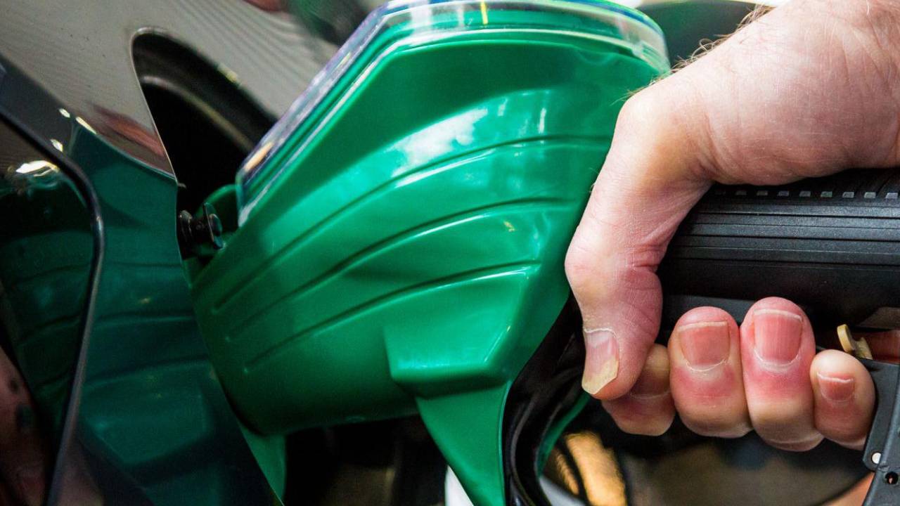 ​ईरान जंग से कच्चा तेल हुआ महंगा, 150 डॉलर तक पहुंच सकती हैं कीमत