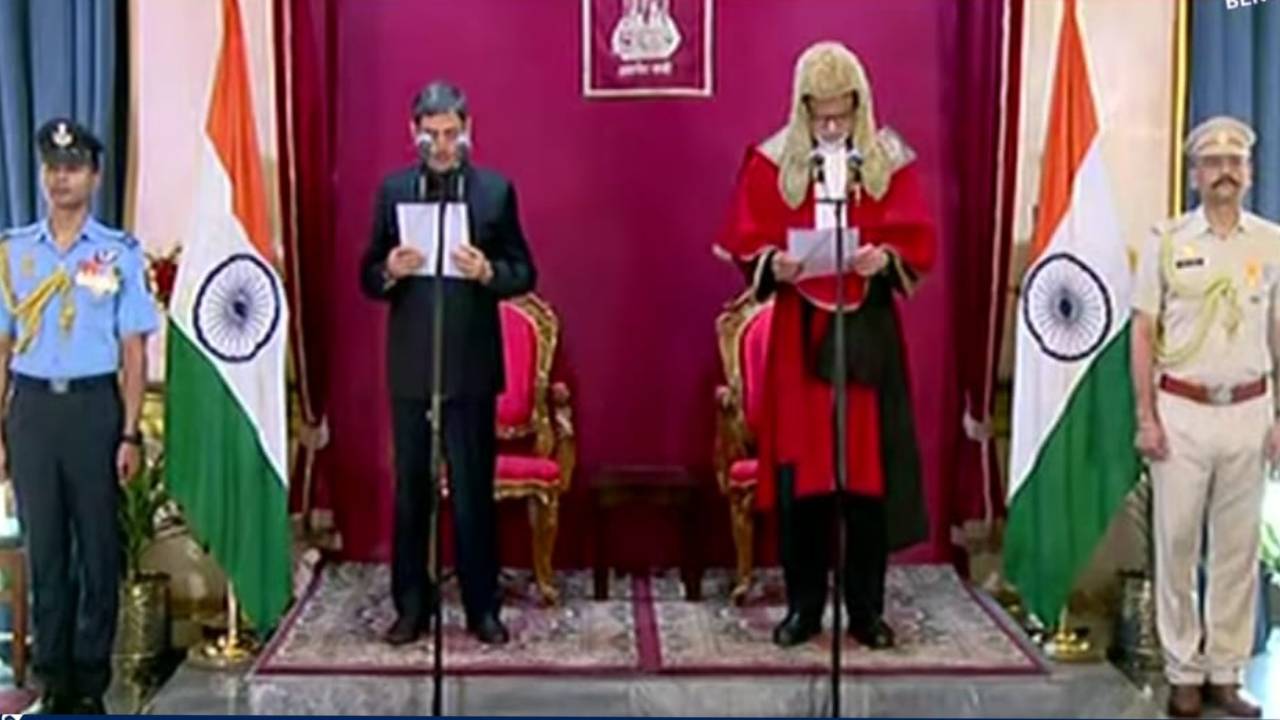 ​पश्चिम बंगाल के 22वें राज्यपाल बने आर.एन. रवि, लोक भवन में ली शपथ