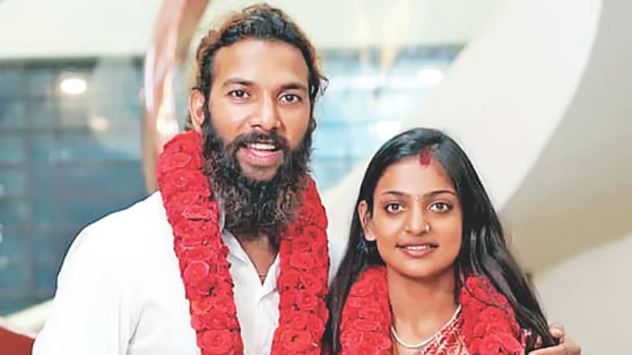 ​मोनालिसा ने मुस्लिम बॉयफ्रेंड से रचाई शादी, परिवार के विरोध के बाद फरमान को दी सुसाइड की धमकी