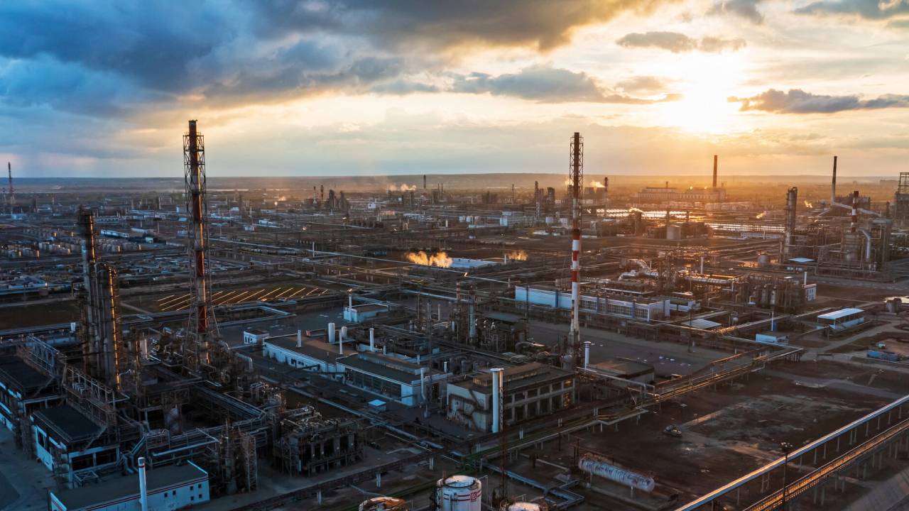 ​अमेरिका ने सभी देशों को रूसी तेल खरीदने की इजाजत दी, कच्चा तेल महंगा होने की चेतावनी