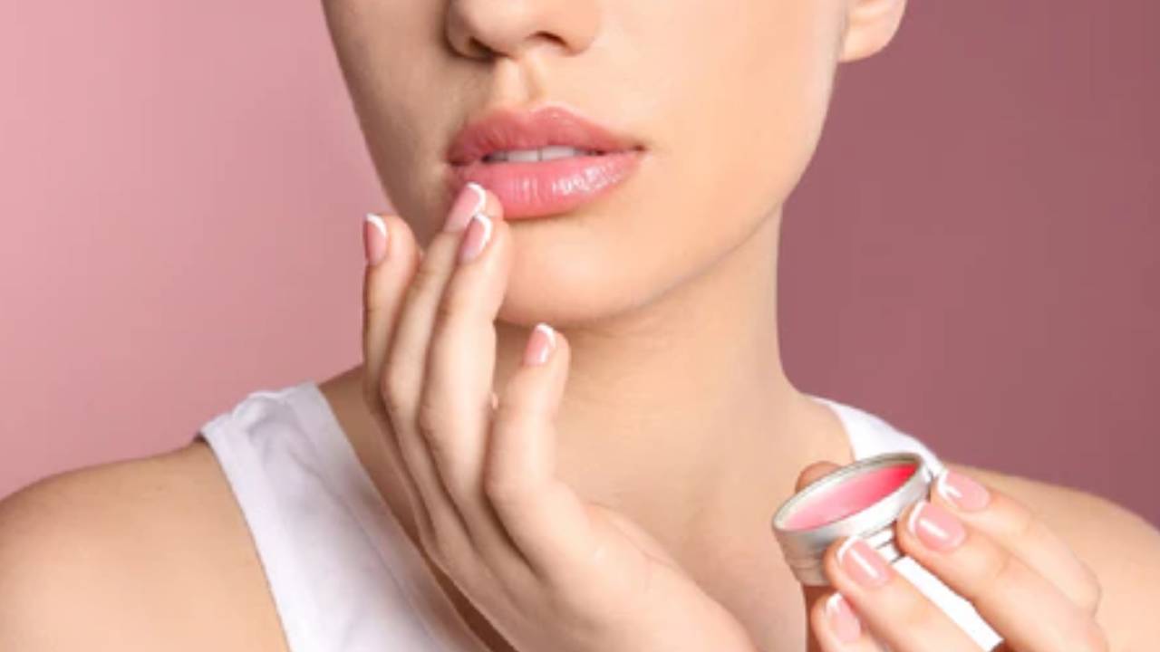 ​महंगी लिपस्टिक की जगह चुकंदर से बनाएं नेचुरल लिपस्टिक, होंठों को मिलेगा नेचुरल निखार