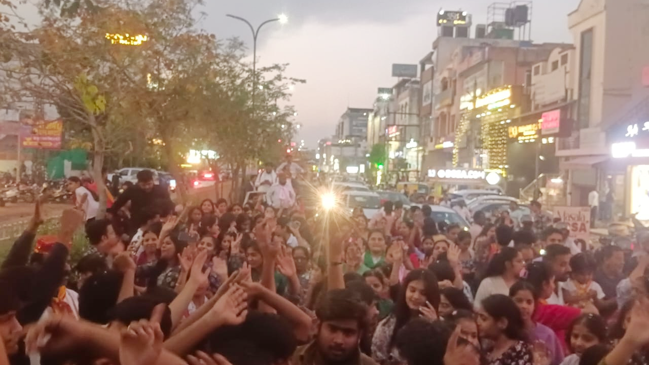 ​21 आकर्षक झांकियां बनीं आकर्षण का केन्द्र,  झूलेलाल शोभायात्रा ने मानसरोवर को बनाया उत्सवधाम