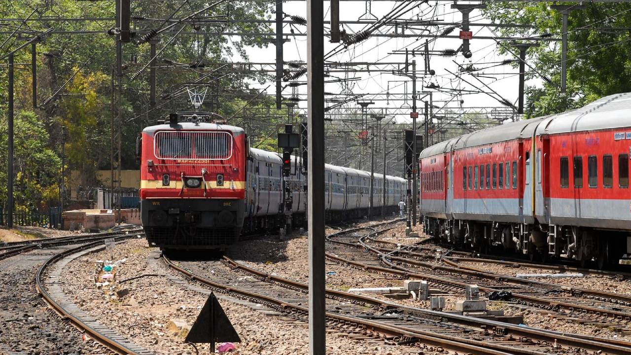 ​रेलवे टिकट 8 घंटे पहले कैंसिल करने पर ही मिलेगा रिफंड