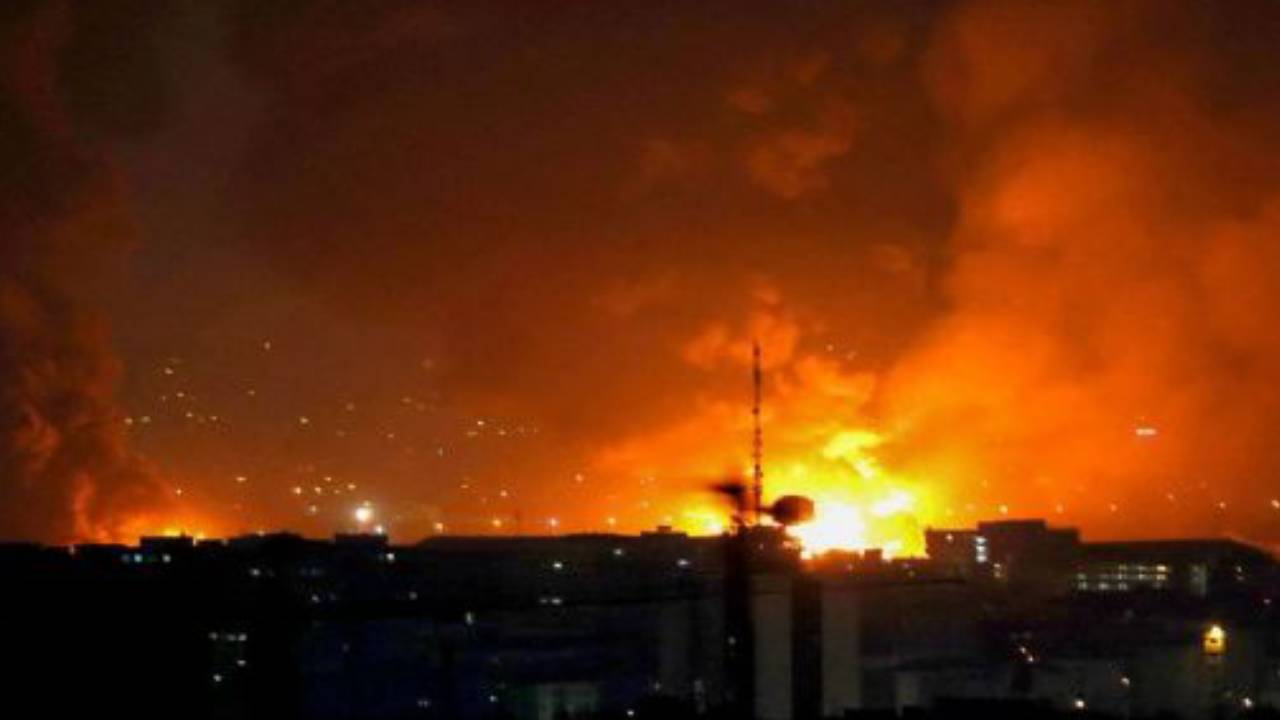 ईरान का ड्रोन से कुवैत के एयरपोर्ट पर अटैक, इराकी लड़ाकों का अमेरिका के ठिकानों पर बड़ा हमला