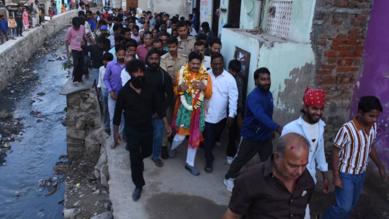 ​सिविल लाइंस में वार्ड 31 लंकापुरी, जेपी कॉलोनी सेक्टर-3 में 1 किलोमीटर लंबे खुले नाले को ढंकने का काम शुरू