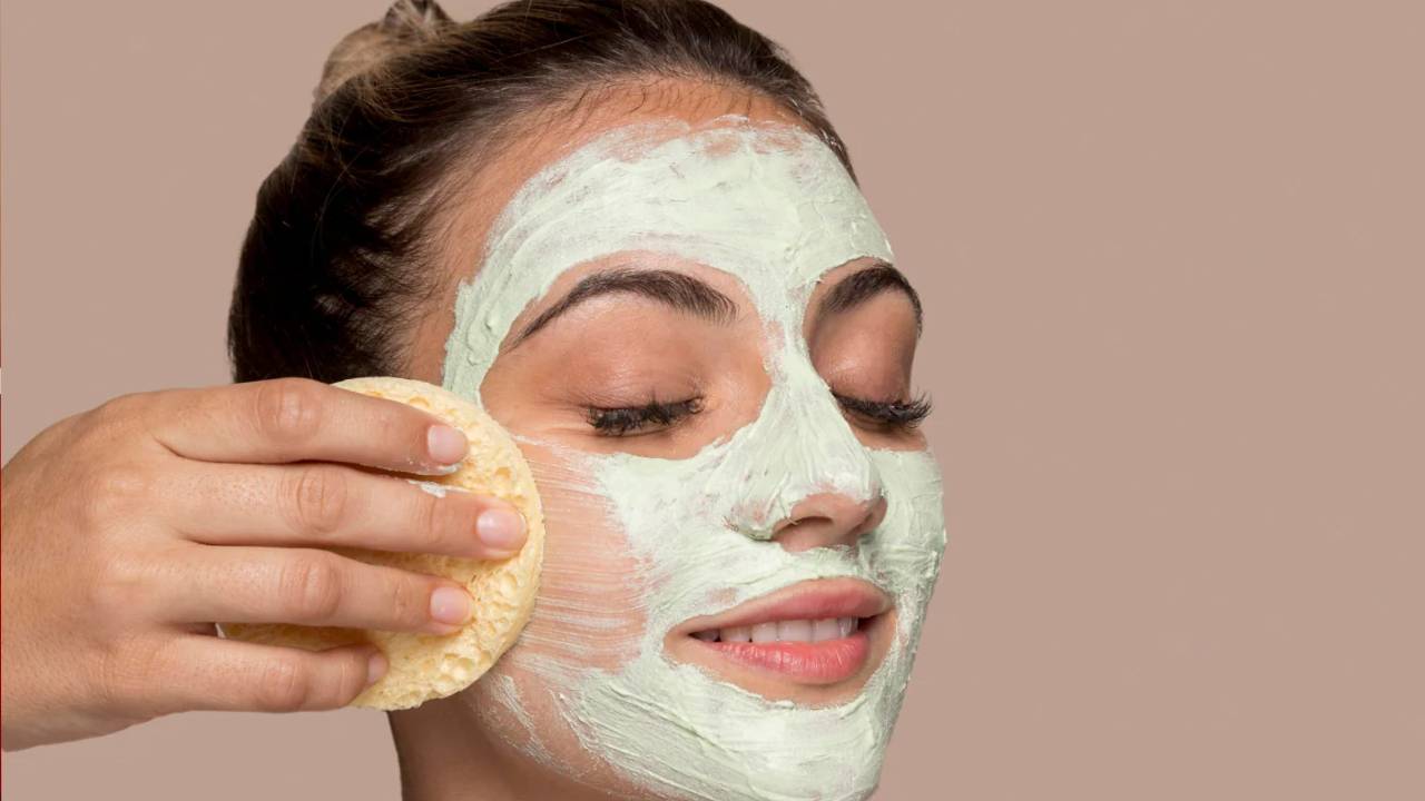 चंदन से बने फेस पैक से चांद की तरह चमकेगा चेहरा, झुर्रियां और दाग-धब्बे होंगे खत्म