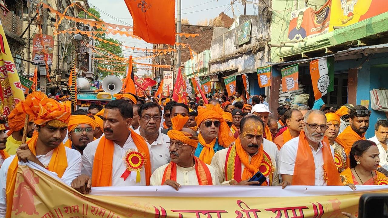 ​हनुमान मंदिर से कुल्टी तक निकली शोभा यात्रा, ड्रोन कैमरे से हुई निगरानी