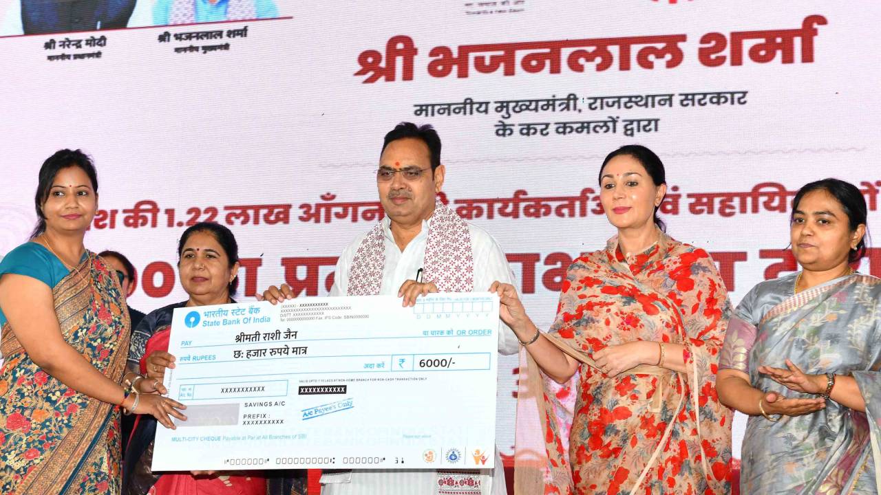 ​राजस्थान में आंगनबाड़ी कार्यकर्ताओं और सहायिकाओं को बड़ी सौगात, 1-1 हजार रुपये किए ट्रांसफर