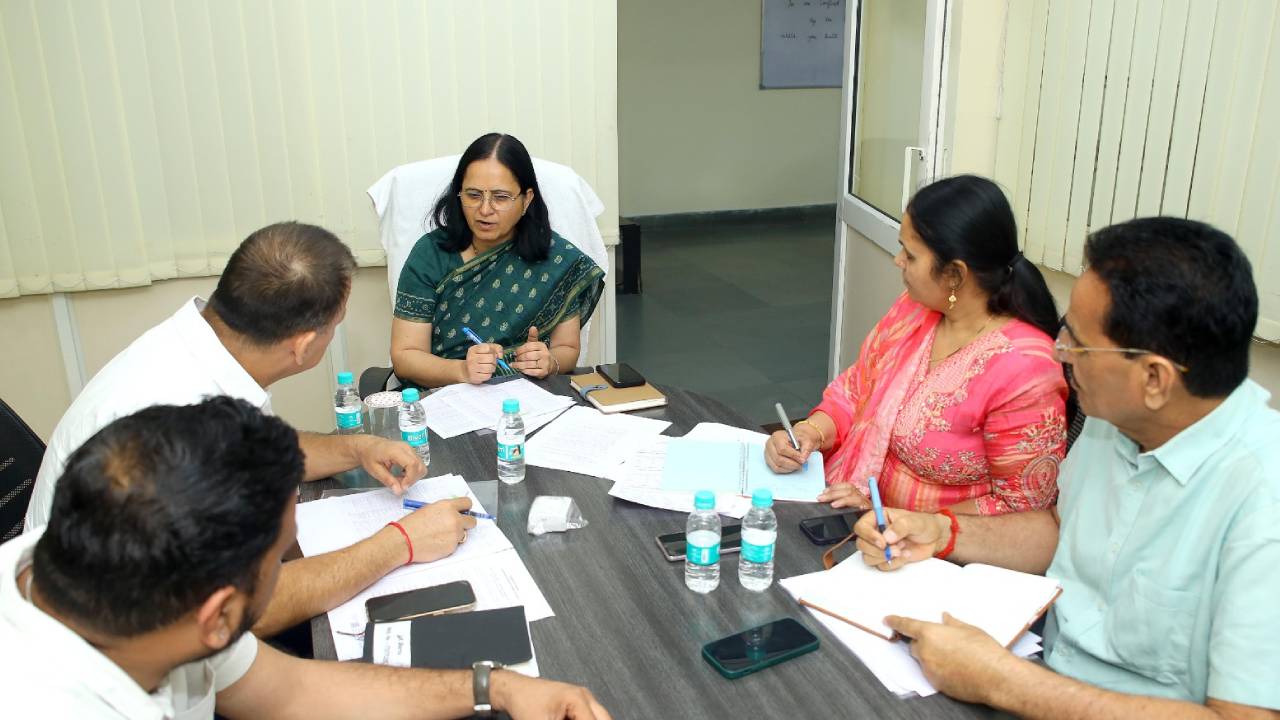 ​कृषि एवं उद्यानिकी विभाग के प्रमुख शासन सचिव ने संपर्क हेल्पलाइन 181 कंट्रोल रूम का किया निरीक्षण लंबित