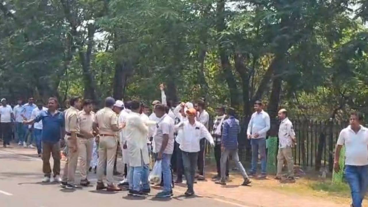 दुर्गापुर में नामांकन के दौरान टीएमसी–बीजेपी समर्थकों के बीच झड़प