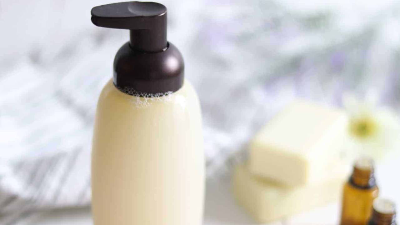 ​घर पर बनाएं नेचुरल शैंपू, बालों को होगा फायदा