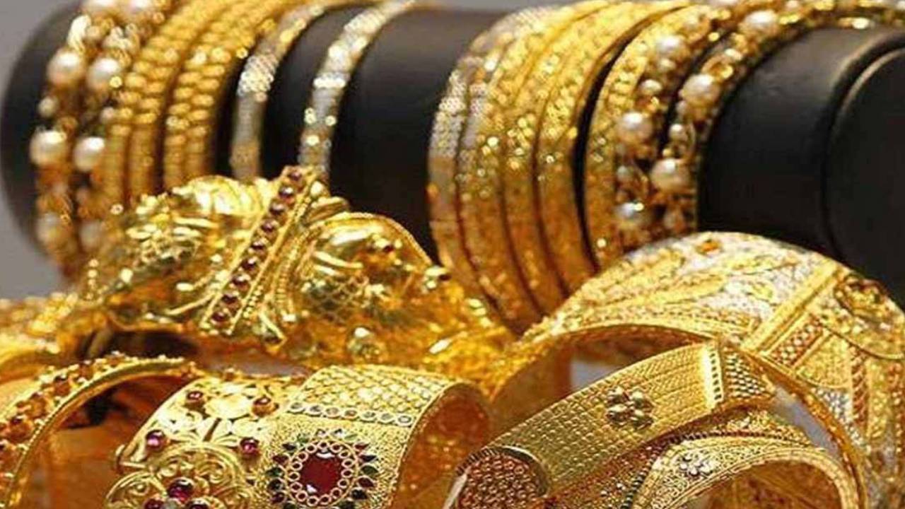 ​सोना और चांदी में होगी बड़ी गिरावट, विदेशी जेवर मंगाने के लिए लाइसेंस जरूरी