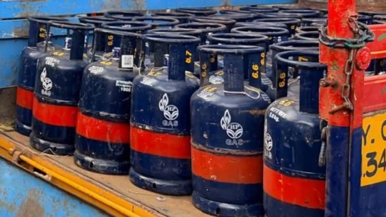 ​LPG सिलेंडर के लिए लाइन में लगने का झंझट खत्म, आईडी दिखाने पर मिलेगा सिलेंडर