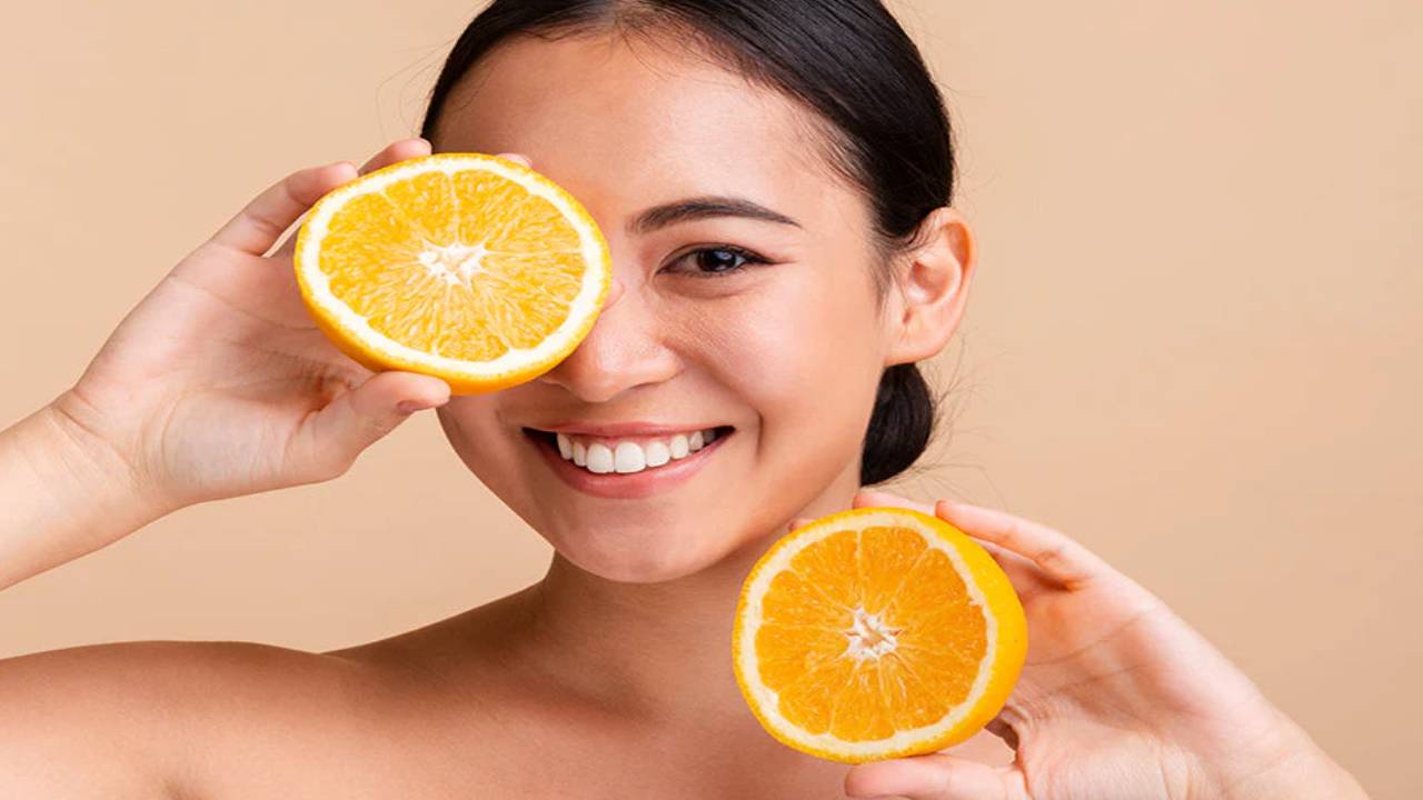 ​महंगे फेशियल से भी ज्यादा असरदार है संतरे के छिलकों का फेस पैक, मिलेगा चांद जैसा निखार