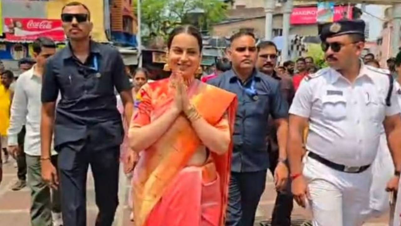 ​कालीघाट से कंगना का चुनावी शंखनाद, मां काली के दरबार में टेका माथा