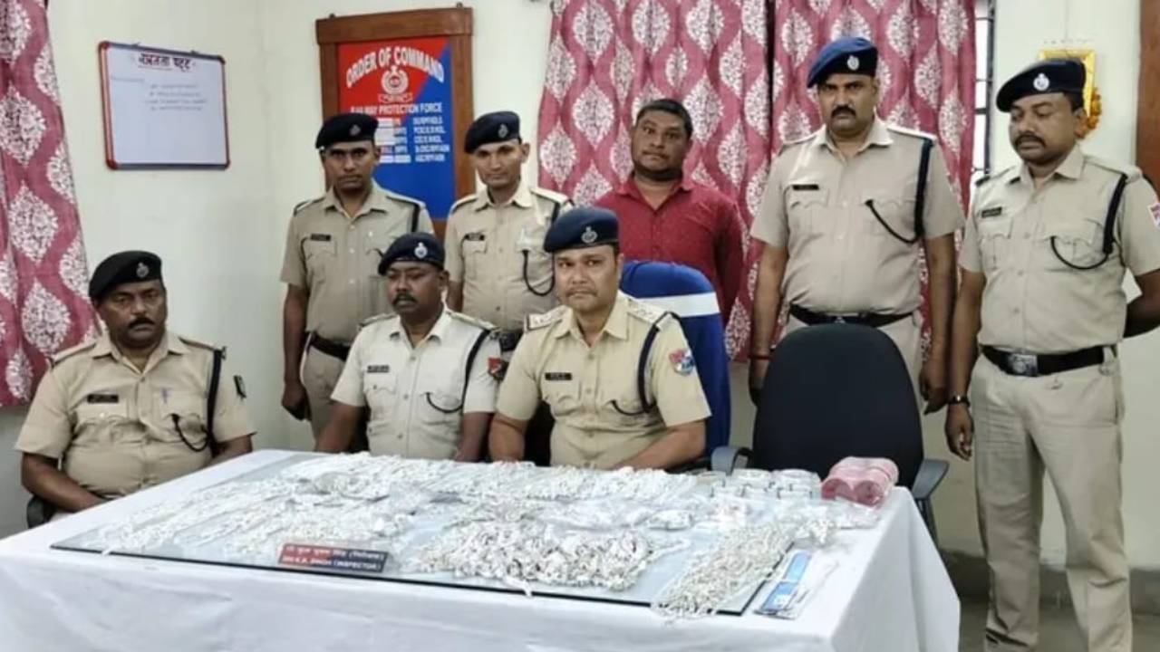 ​आसनसोल में RPF का बड़ा खुलासा: 14 किलो चांदी के गहनों के साथ संदिग्ध दबोचा