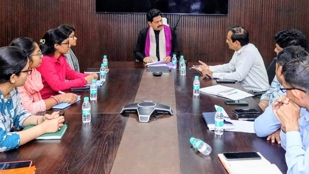 ​विधायक गोपाल शर्मा ने पीएचईडी अधिकारियों के साथ की ग्रीष्मकालीन जलापूर्ति की समीक्षा, नवीन बोरिंग का भी किया लोकार्पण