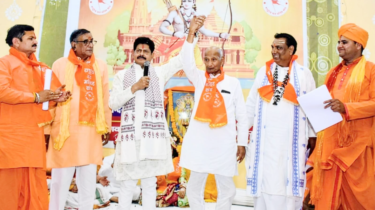 ​मठ-मंदिरों की समस्याओं के समाधान के लिए सरकार गंभीर: गोपाल शर्मा