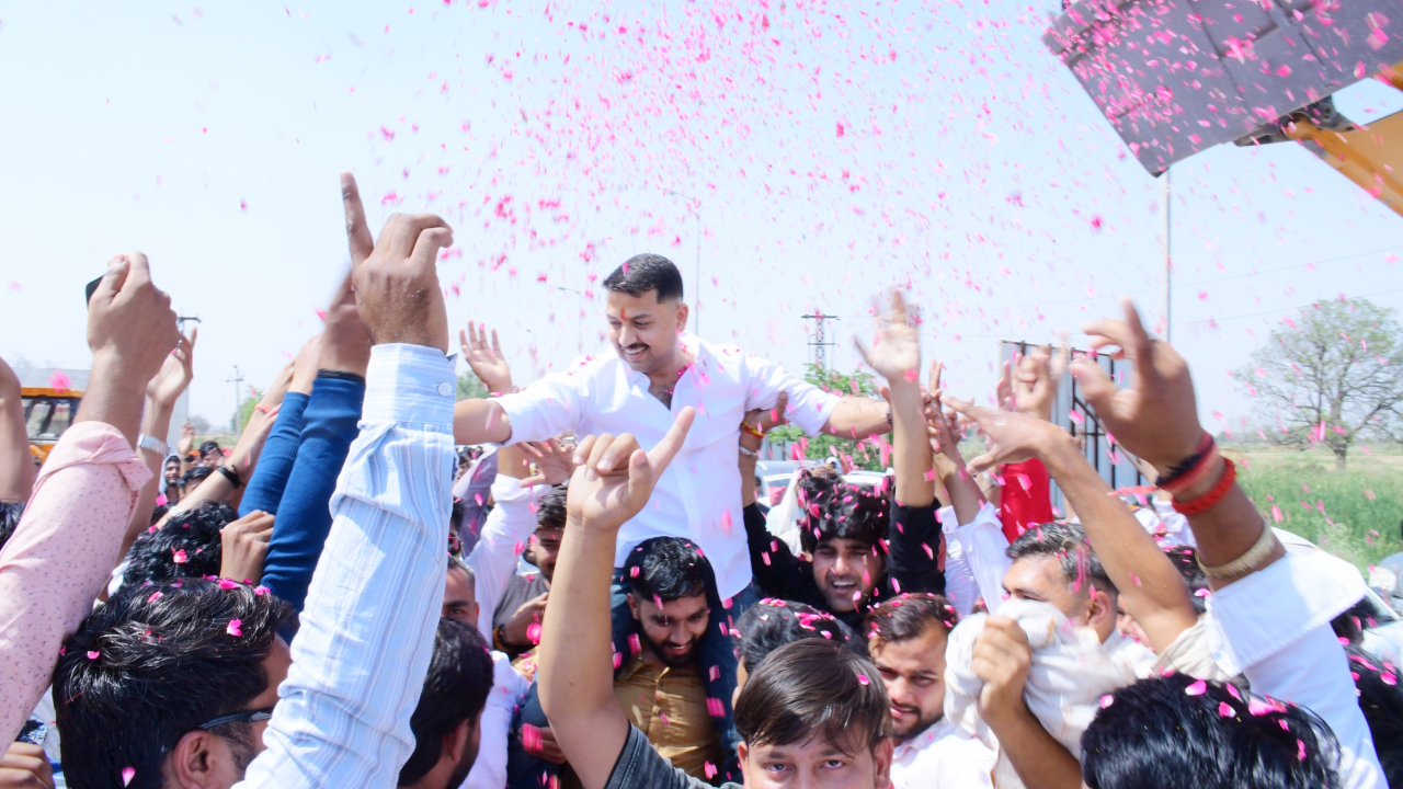 विप्र युवा "अनुपम तिवाड़ी" विशाल काफिले के साथ पहुंचे अपने "धाम"