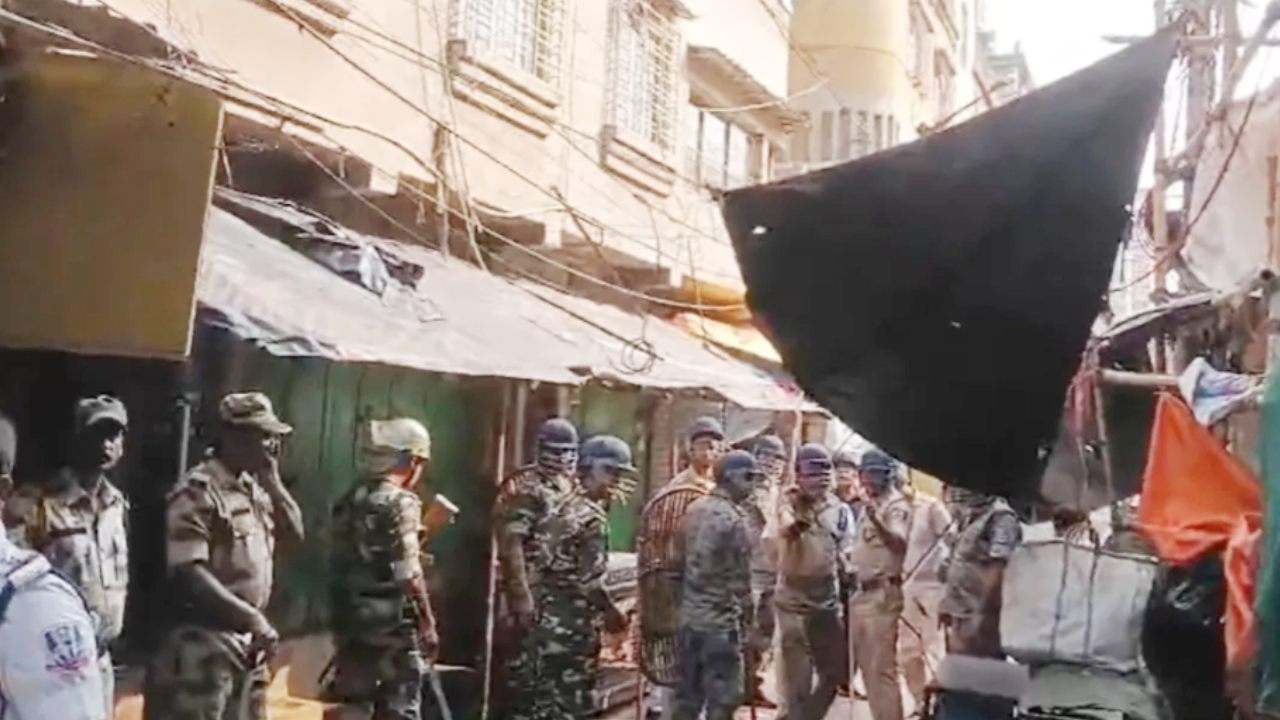 टीएमसी-भाजपा संघर्ष ने लिया खतरनाक रूप, बम धमाकों और फायरिंग से दहशत में लोग
