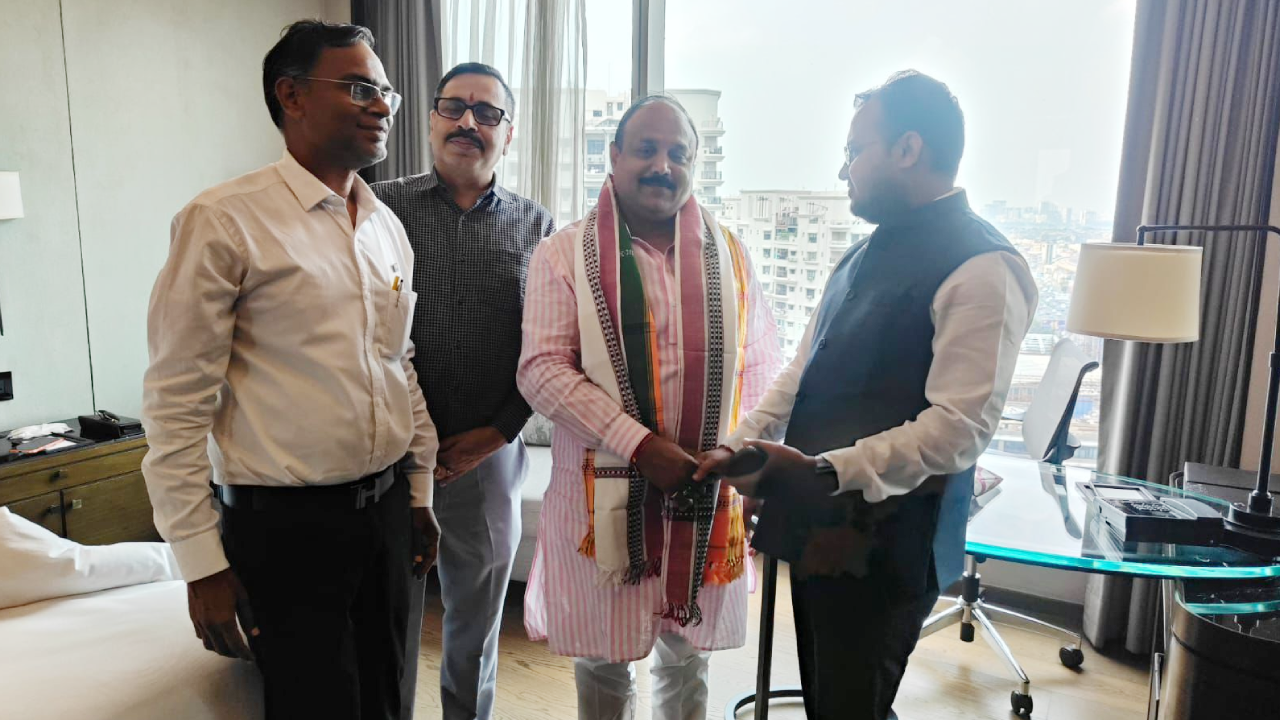 ​कोलकाता पहुंचने पर आसनसोल प्रभारी जितेंद्र गोठवाल का भव्य अभिनंदन