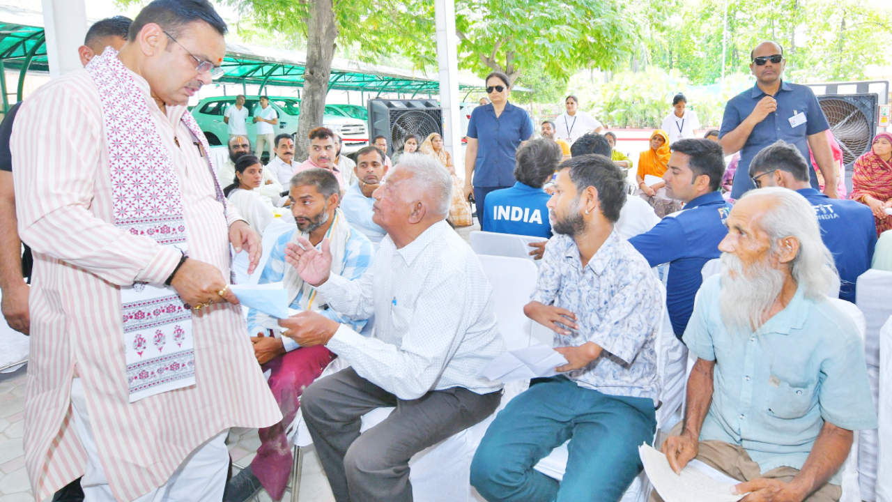 जनसुनवाई में गरजे CM भजनलाल, बोले- परिवादियों को परेशान करने वालों पर होगी कार्रवाई