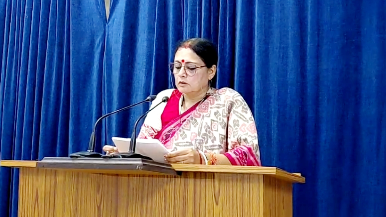 ​बंगाल कैबिनेट के ऐतिहासिक फैसले: 7वां वेतन आयोग लागू, महिलाओं को ₹3000 सहायता और मुफ्त बस यात्रा
