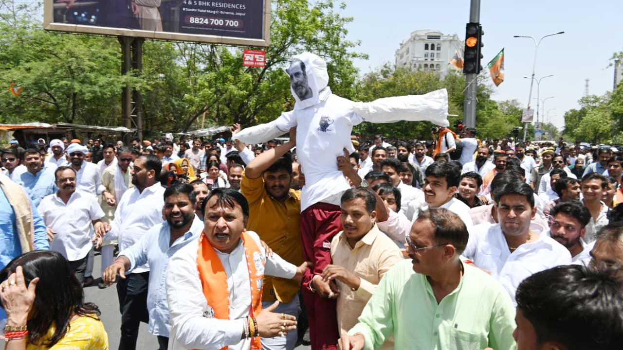 राहुल गांधी के बयान पर BJP का उग्र प्रदर्शन: जयपुर में पुतला दहन, मदन राठौड़ बोले- ‘कांग्रेस की कब्र खुद खोद रहे राहुल’