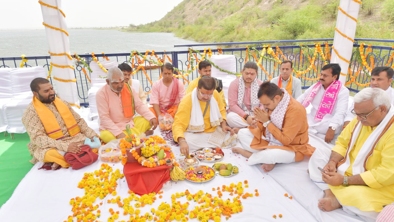 बंध बरेठा बांध पहुंचे CM भजनलाल शर्मा, ‘वंदे गंगा अभियान’ का किया शुभारंभ