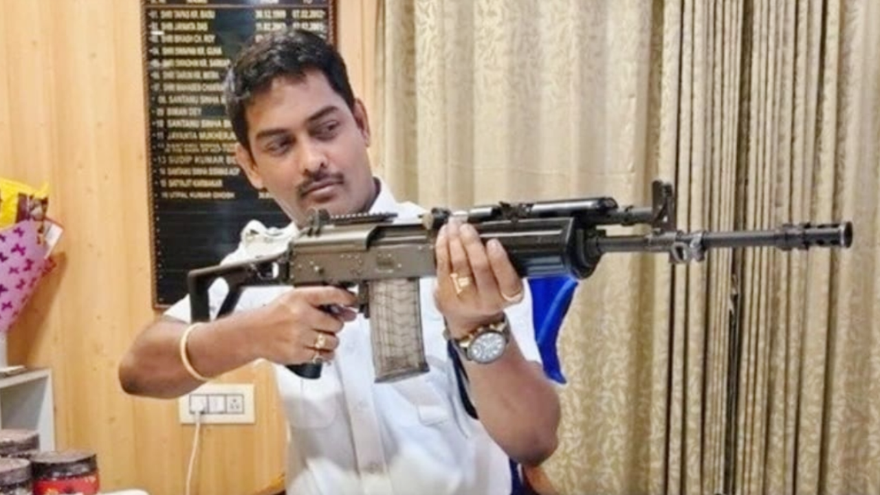 ​विवादों में रहे इंस्पेक्टर गौतम दास को मिली नई जिम्मेदारी, नबन्ना स्थित सीएम ऑफिस में तैनाती