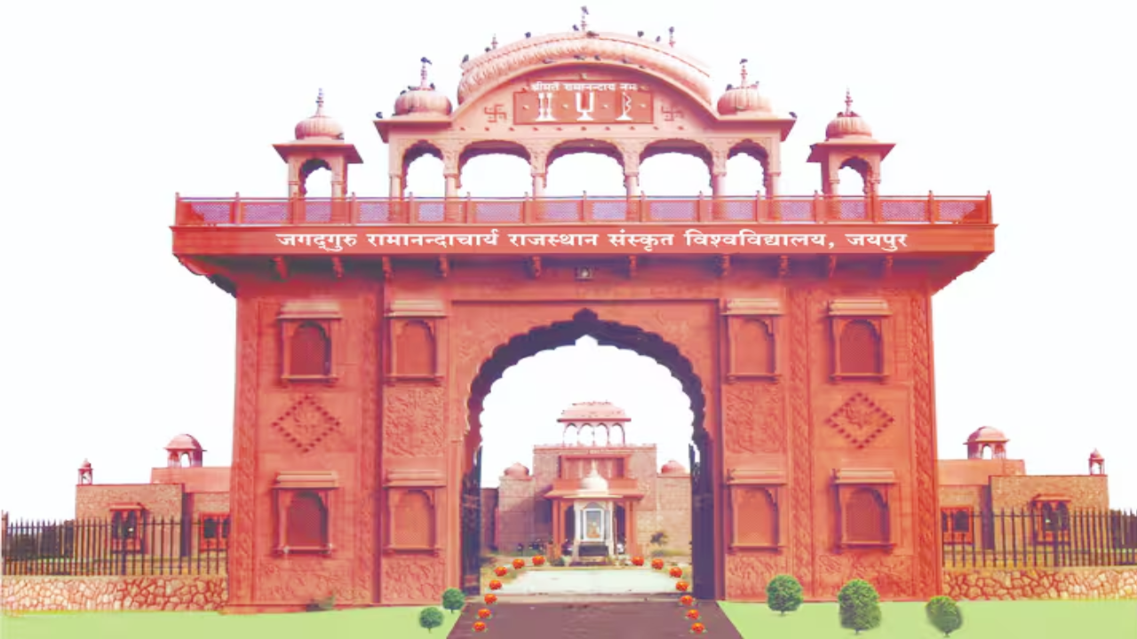 ​जगद्गुरू संस्कृत यूनिवर्सिटी में प्री-पीएचडी में फर्जीवाड़े का खुलासा, परीक्षा कराने वाला ही बन गया परीक्षार्थी