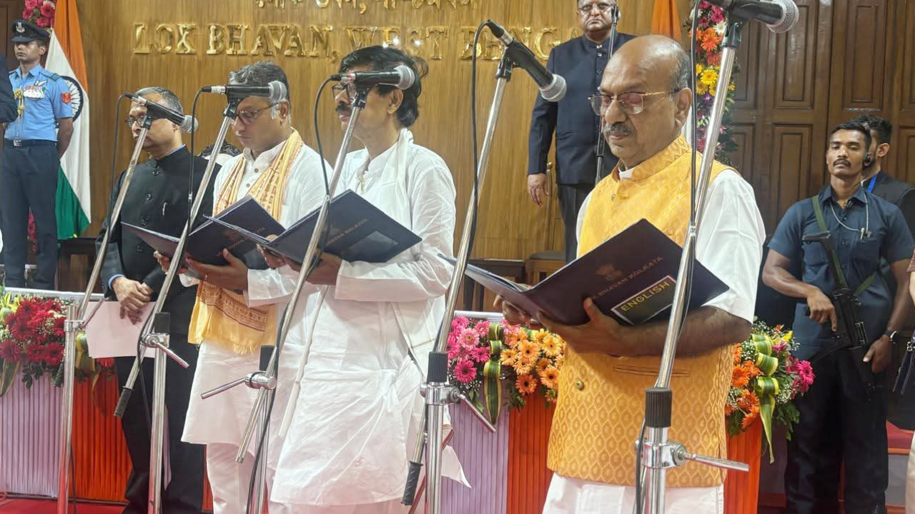 ​पश्चिम बंगाल में मंत्रिमंडल का विस्तार: 35 नए मंत्रियों ने ली शपथ