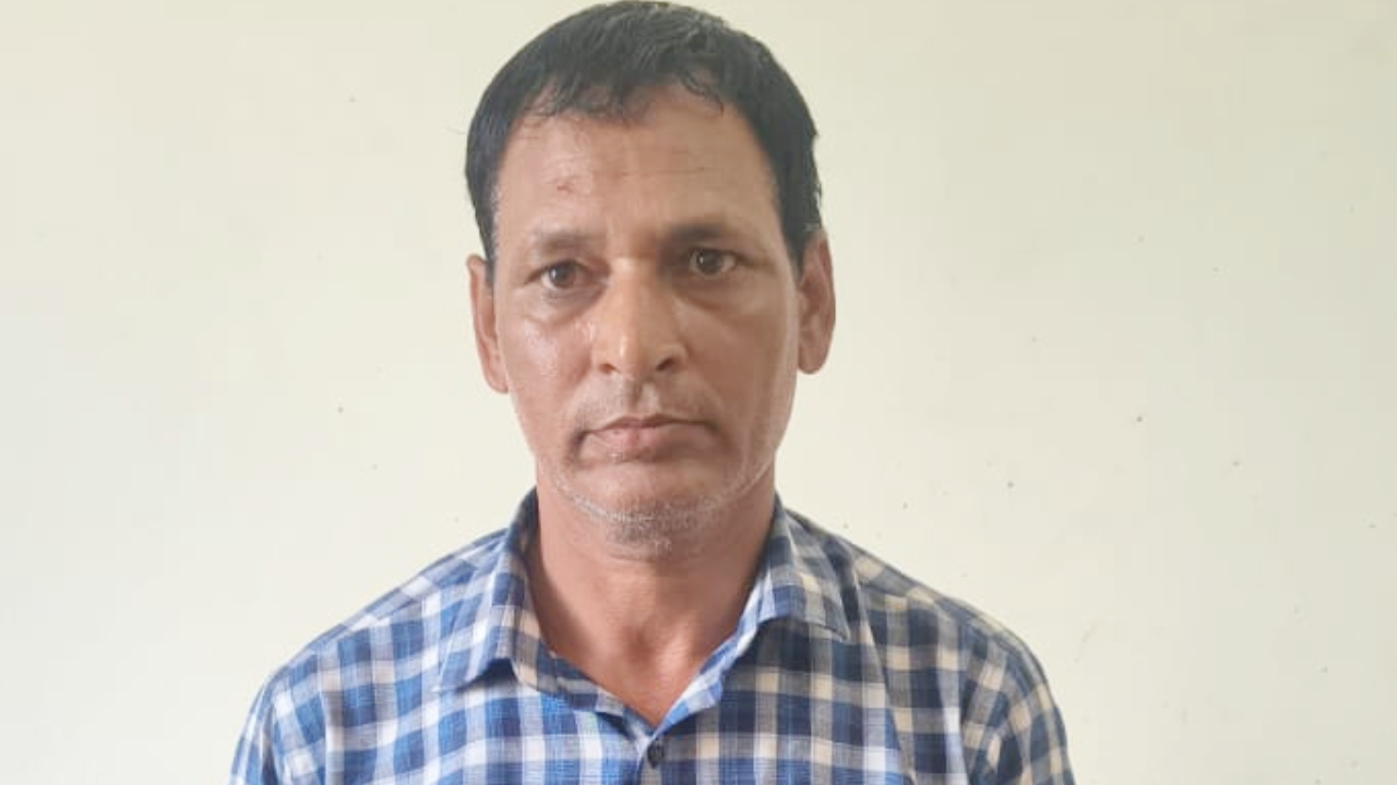 मनरेगा मस्टरोल जारी करने के बदले 25 हजार की रिश्वत लेते कनिष्ठ सहायक गिरफ्तार