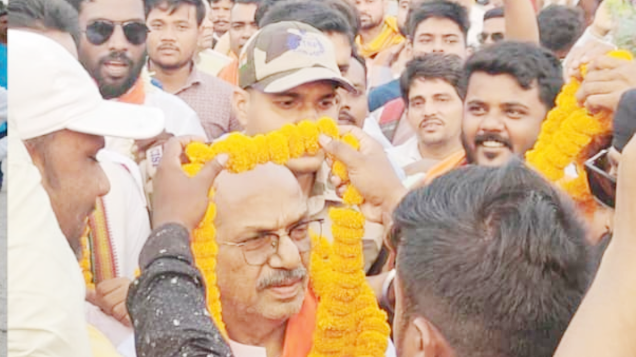 ​जनआशीर्वाद यात्रा में बदला स्वागत, कैबिनेट मंत्री डॉ. अजय कुमार पोद्दार के अभिनंदन में उमड़ा जनसैलाब