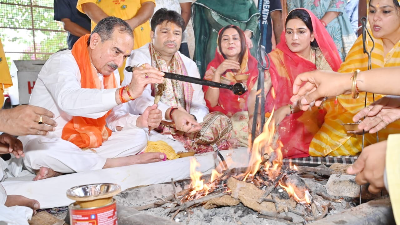 4399 दिन का ऐतिहासिक सफर, BJP ने पूजा-अर्चना कर मनाया मोदी नेतृत्व का उत्सव