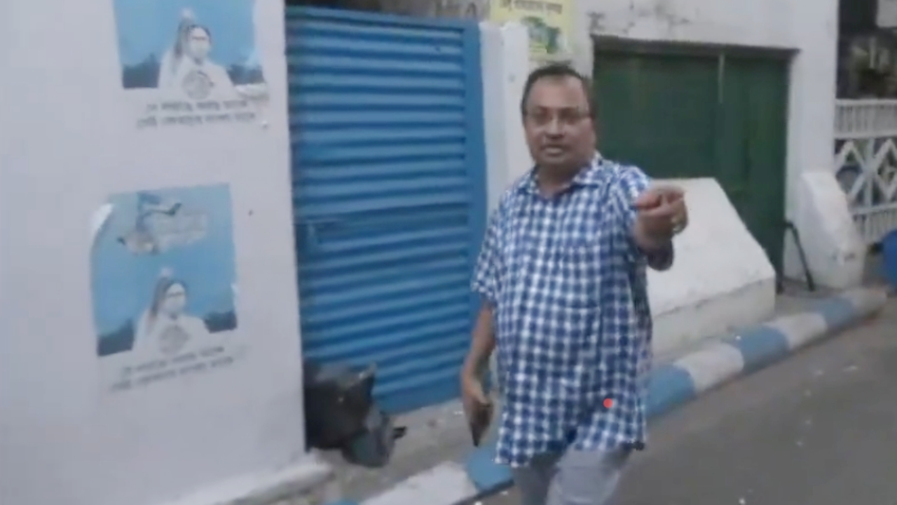 ​ममता बनर्जी के आवास के बाहर कुणाल घोष पर अंडा फेंके जाने से सियासी तूफान, सुरक्षा व्यवस्था पर उठे सवाल