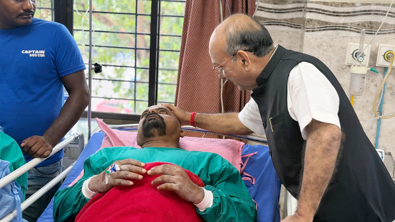 ​तारातला शेड हादसा: घायलों से मिले मंत्री डॉ. अजय कुमार पोद्दार, दोषियों पर सख्त कार्रवाई का आश्वासन