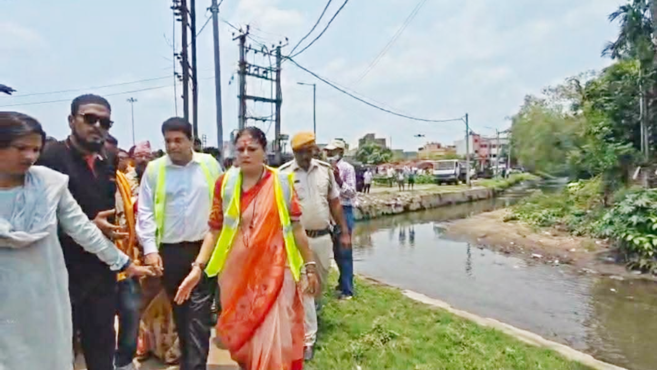 ​जल निकासी व्यवस्था को मजबूत बनाने की पहल, मंत्री अग्निमित्रा पाल ने कार्यों का किया शुभारंभ