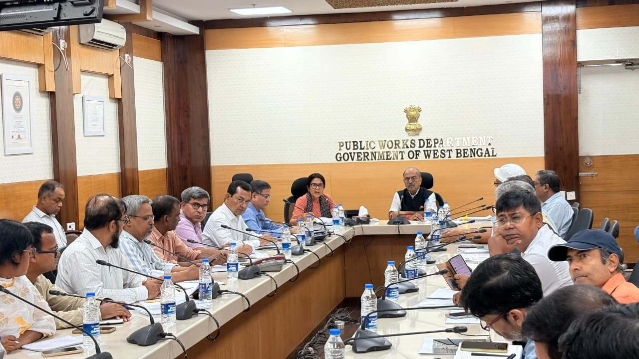 ​नवान्न में लोक निर्माण विभाग की उच्चस्तरीय समीक्षा बैठक, विकास कार्यों की रफ्तार और मानसून तैयारियों पर मंत्री ने दिए अहम निर्देश