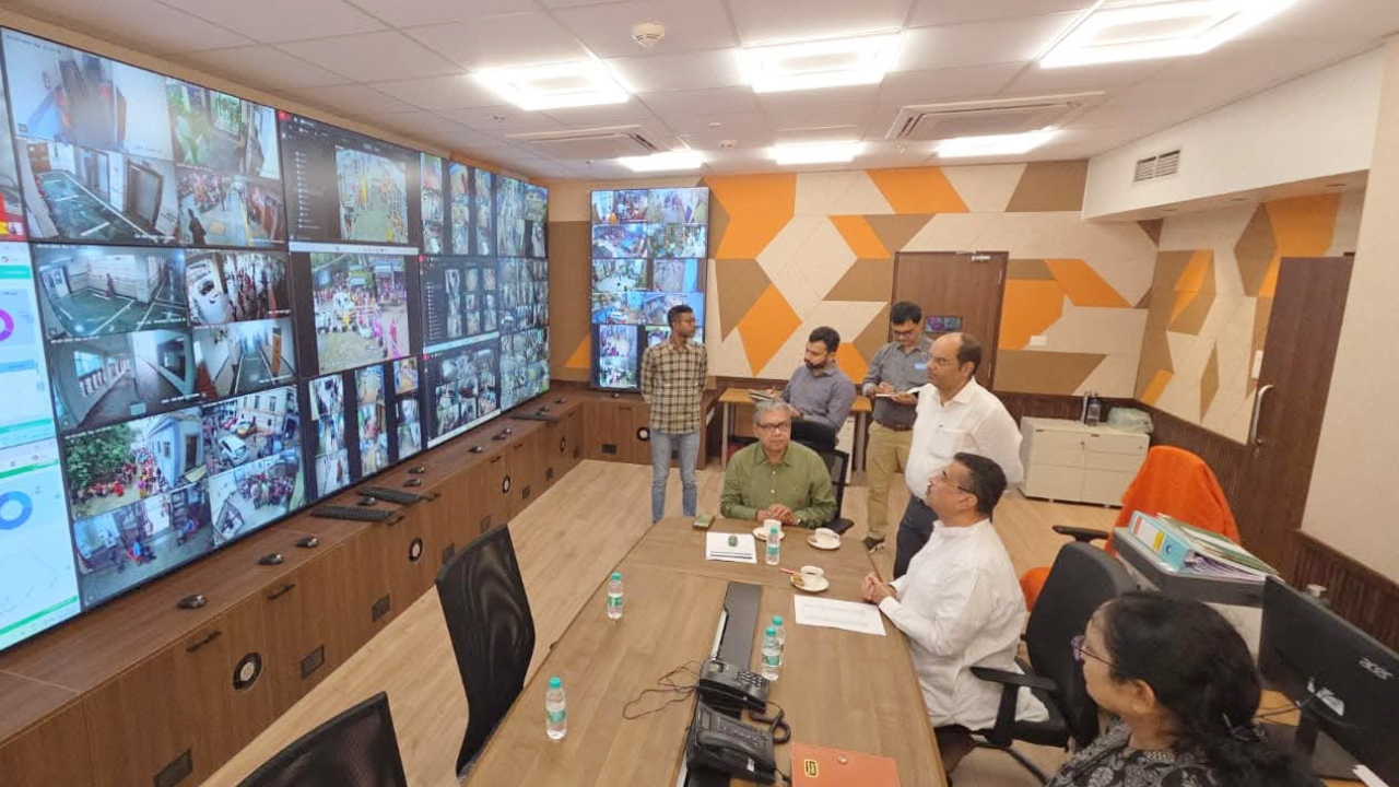 सरकारी अस्पतालों में पारदर्शिता और बेहतर स्वास्थ्य सेवाओं की दिशा में बड़ा कदम, मुख्यमंत्री शुभेंदु अधिकारी ने किया स्वास्थ्य भवन का औचक निरीक्षण