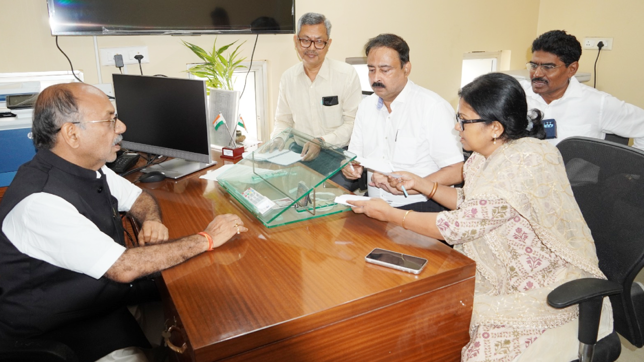 ​जनस्वास्थ्य सेवाओं को और प्रभावी बनाने की दिशा में पीएचई मंत्री डॉ. अजय कुमार पोद्दार का विभागीय निरीक्षण