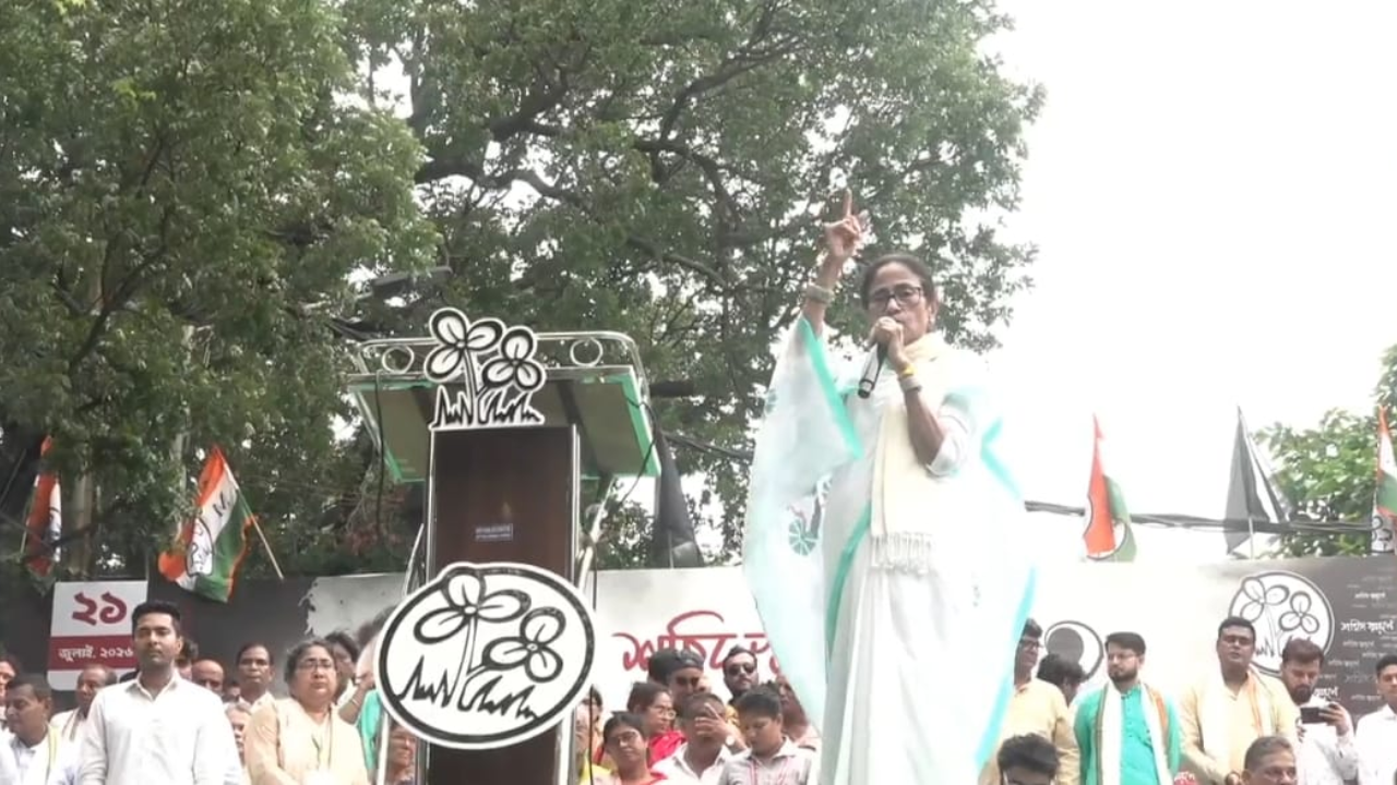 ​21 जुलाई पर बंगाल की सियासत में घमासान, कोलकाता में तीन शहीद दिवस रैलियां; ममता ने बागियों को बताया 'गद्दार', विपक्षी एकता का दिया संदेश