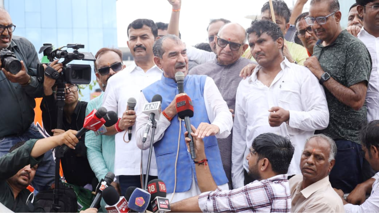 कश्मीर-बिहार से पत्थरबाज बुलाकर कांग्रेस ने की अराजकता, जयपुर में मदन राठौड़ का सनसनीखेज खुलासा