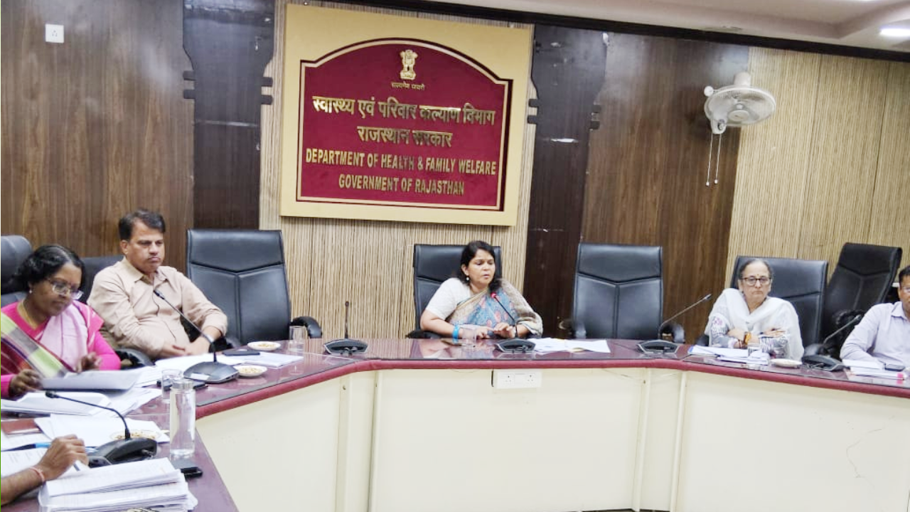गर्भवती महिलाओं के इलाज में ढिलाई बर्दाश्त नहीं, गायत्री राठौड़ के कड़े तेवर- ट्रैकिंग करो, वरना कार्रवाई तय
