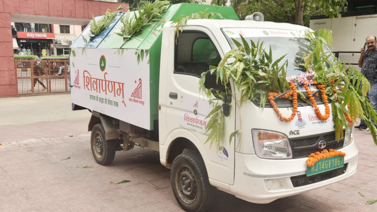 सावन में आस्था का 'मास्टरस्ट्रोक', शिवालयों के निर्माल्य का कचरा नहीं, अब श्रद्धालुओं को मिलेगा 'शिवार्पणम्' खाद का प्रसाद