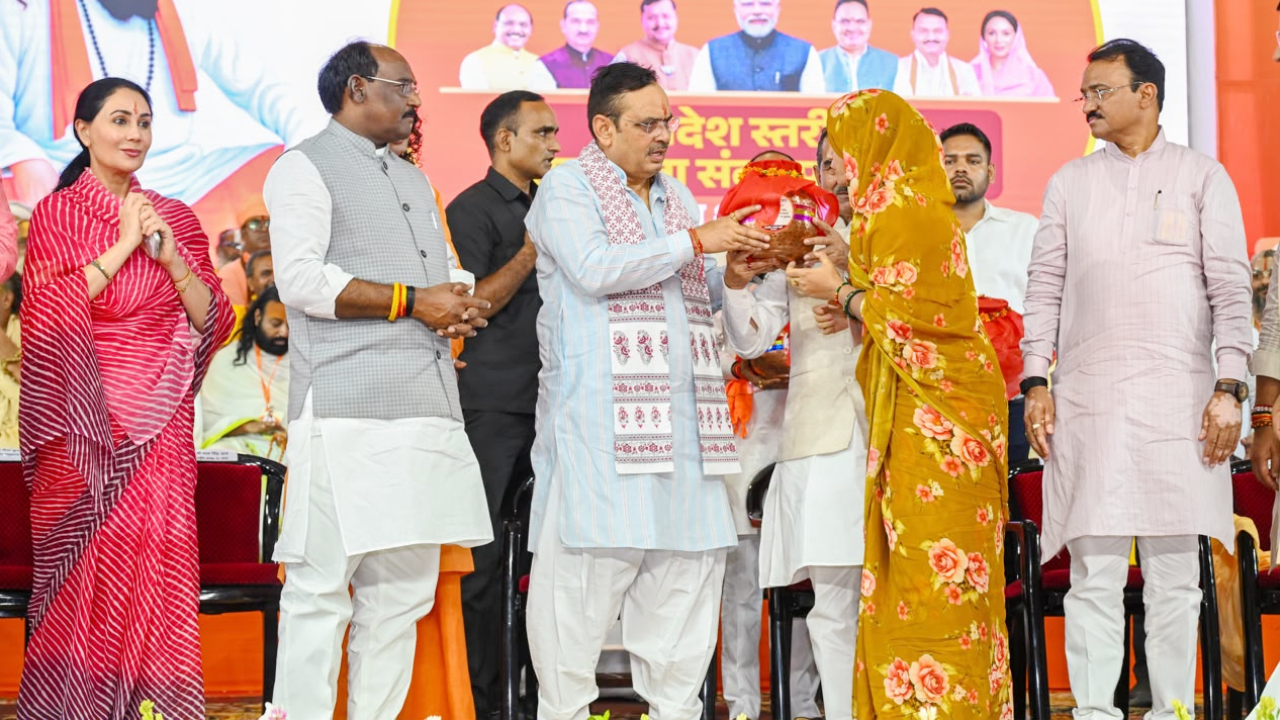 काशी की पवित्र रज से महका राजस्थान: 1138 मंडलों और गांवों में पहुंचेगा संत रविदास जी का संदेश