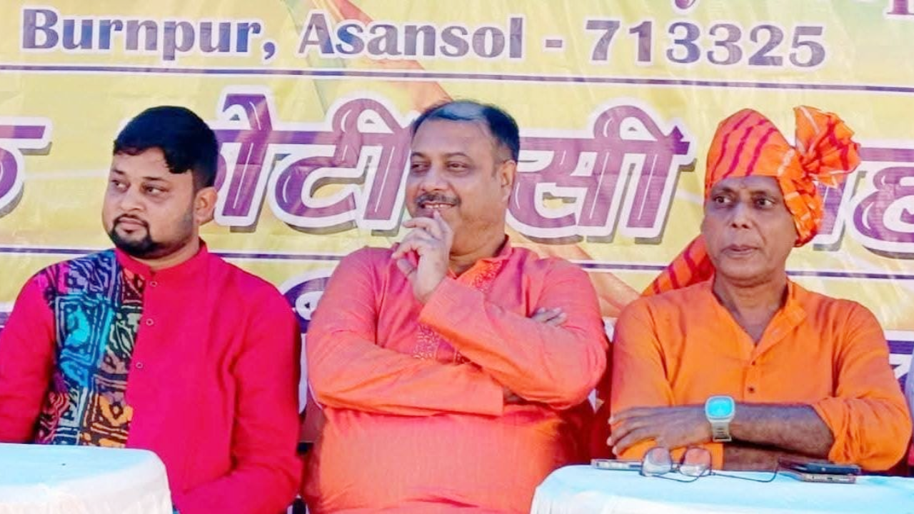 भोले के भक्तों की सेवा में उतरी 'एक छोटी सी पहल': बर्नपुर से देवघर के लिए रवाना हुई टीम, गूंजे 'हर-हर महादेव' के जयकारे